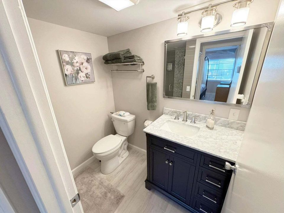 合同活跃: $1,800 (2 贝兹, 2 浴室, 907 平方英尺)