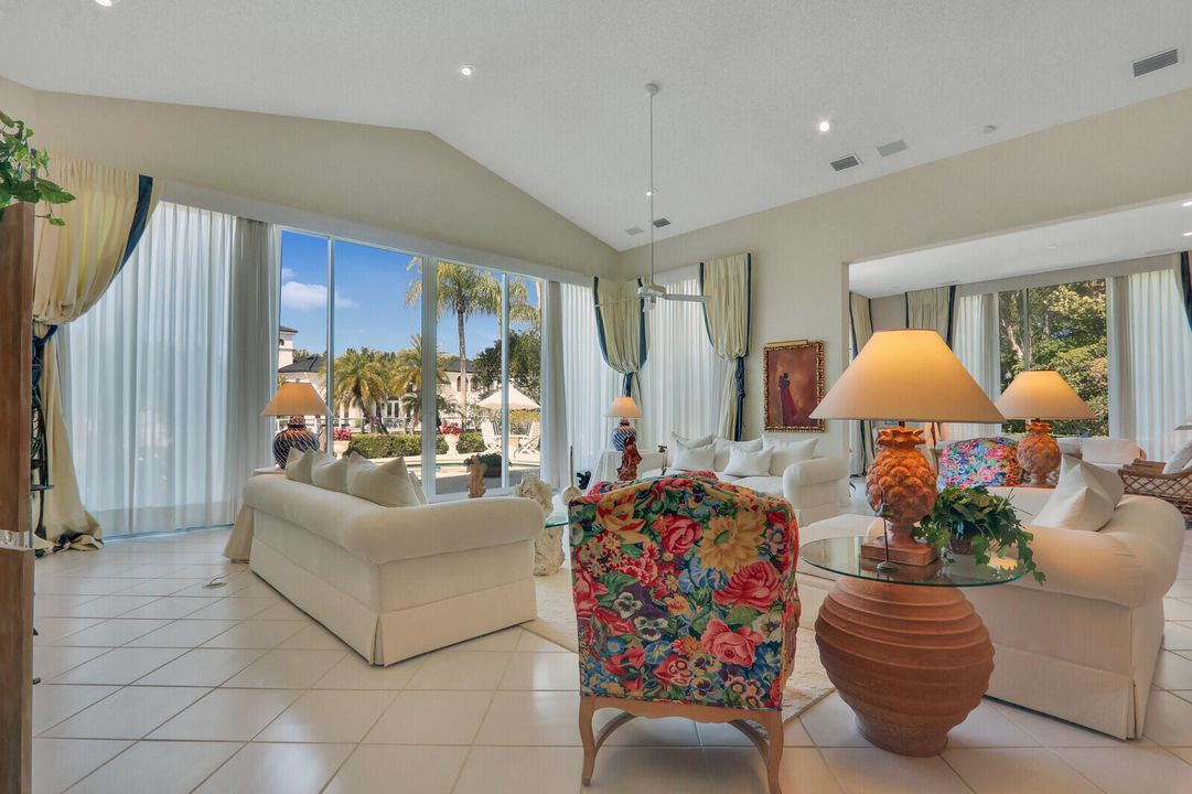 На продажу: $4,495,000 (4 спален, 4 ванн, 3648 Квадратных фут)