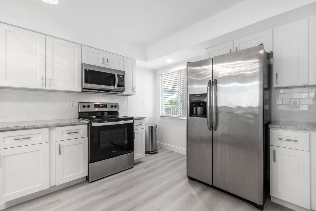 For Sale: $214,900 (2 beds, 2 baths, 1160 Square Feet)