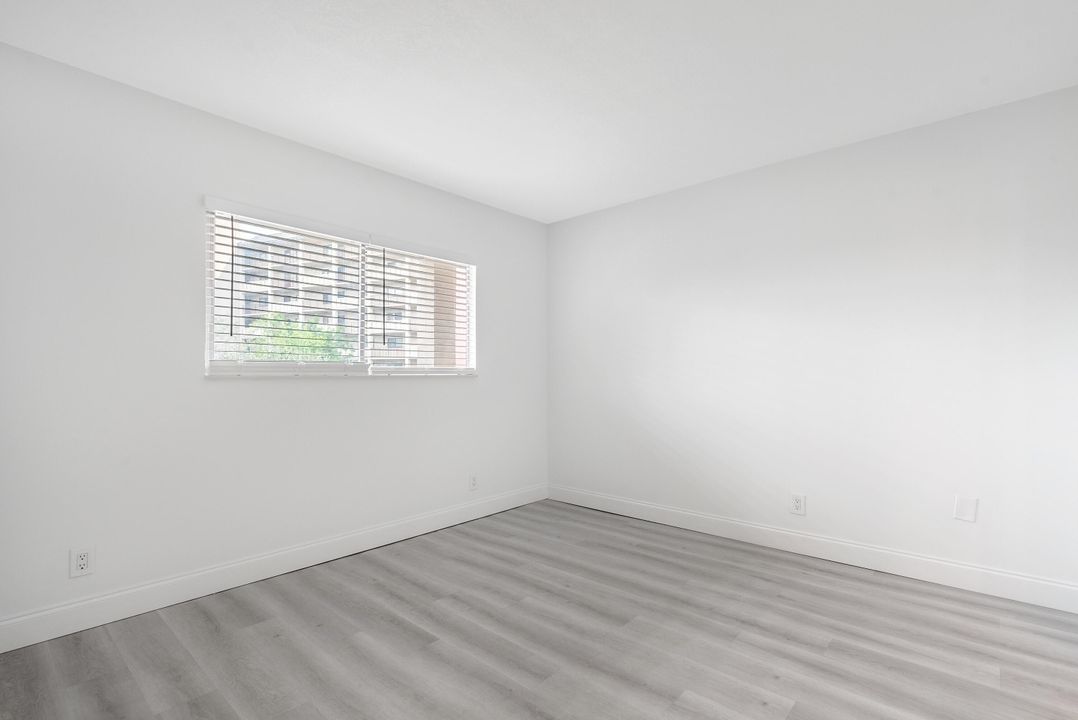 For Sale: $214,900 (2 beds, 2 baths, 1160 Square Feet)