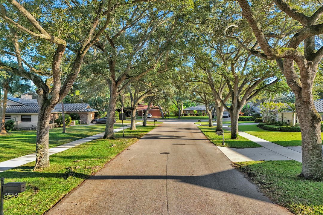 合同活跃: $1,699,900 (4 贝兹, 3 浴室, 2586 平方英尺)