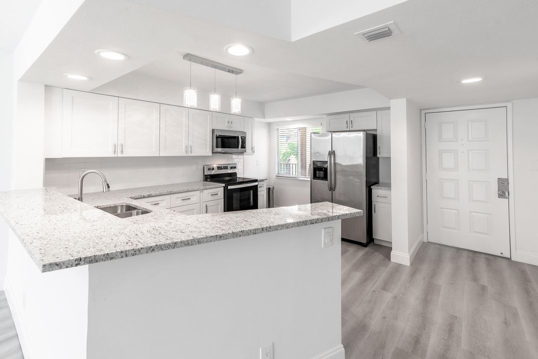 For Sale: $214,900 (2 beds, 2 baths, 1160 Square Feet)