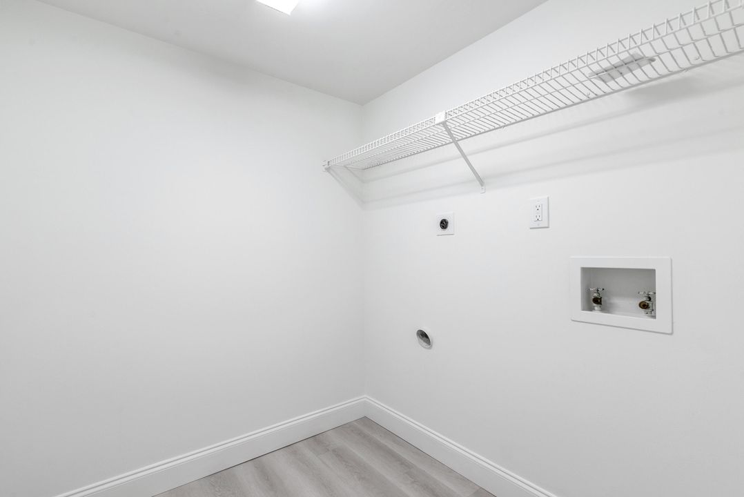 For Sale: $214,900 (2 beds, 2 baths, 1160 Square Feet)