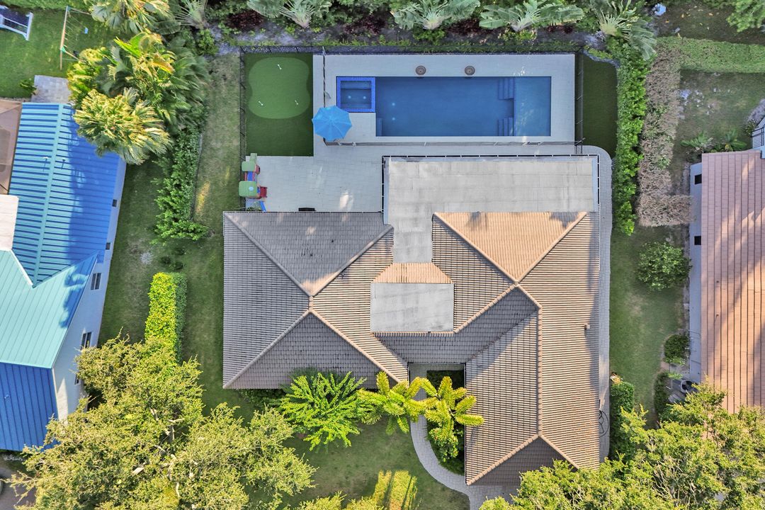 合同活跃: $1,699,900 (4 贝兹, 3 浴室, 2586 平方英尺)