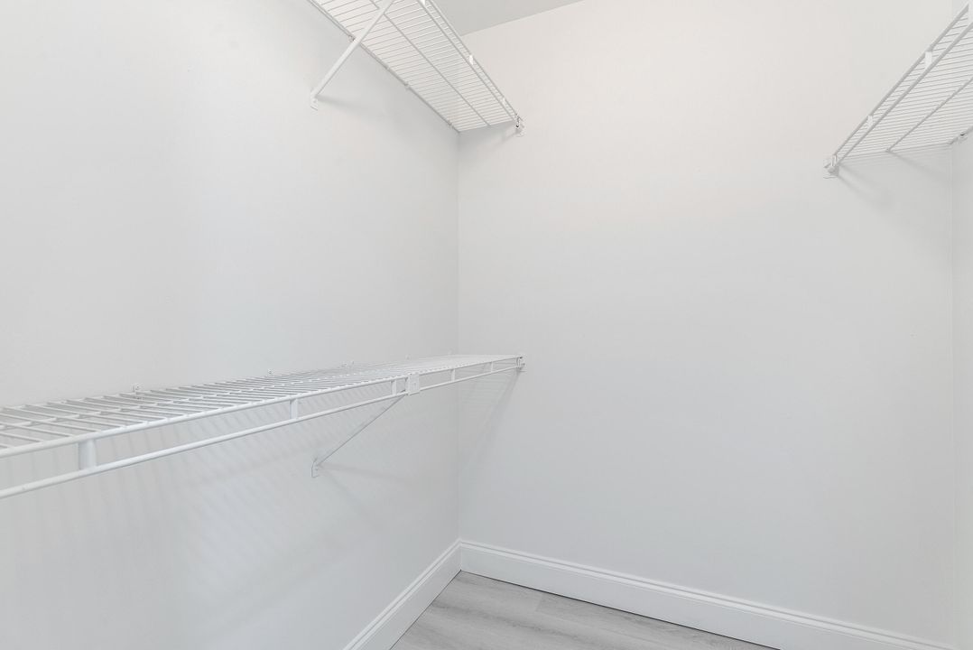 For Sale: $214,900 (2 beds, 2 baths, 1160 Square Feet)