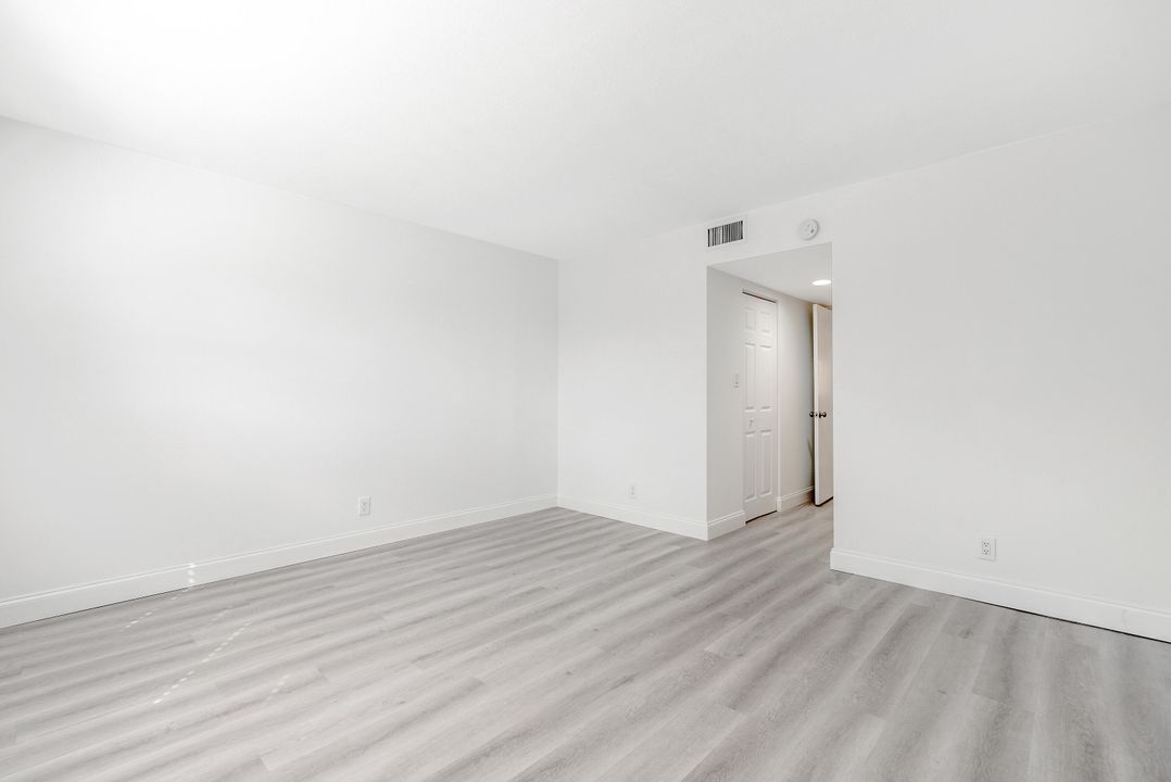 For Sale: $214,900 (2 beds, 2 baths, 1160 Square Feet)