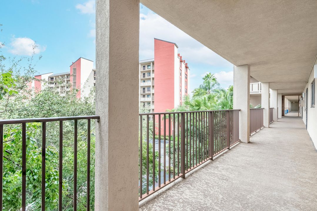 For Sale: $214,900 (2 beds, 2 baths, 1160 Square Feet)