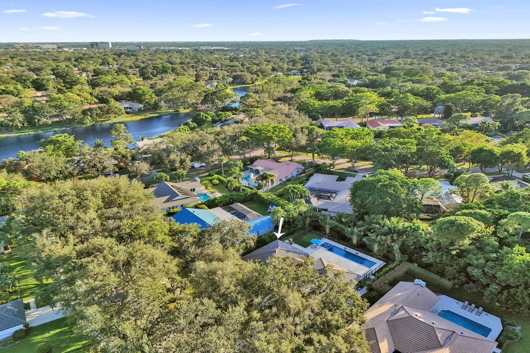 合同活跃: $1,699,900 (4 贝兹, 3 浴室, 2586 平方英尺)