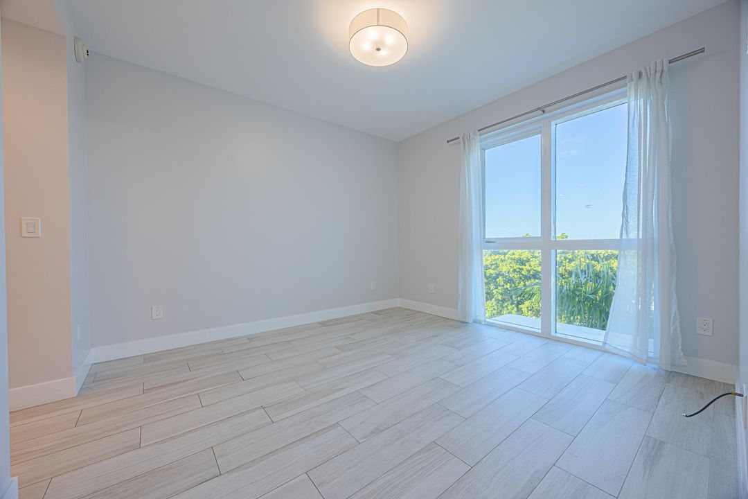 Под контрактом: $375,000 (1 спален, 1 ванн, 1032 Квадратных фут)