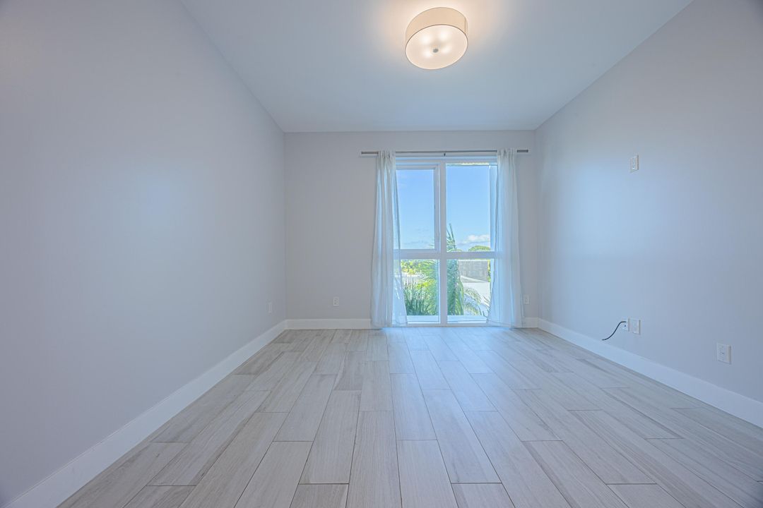 Под контрактом: $375,000 (1 спален, 1 ванн, 1032 Квадратных фут)