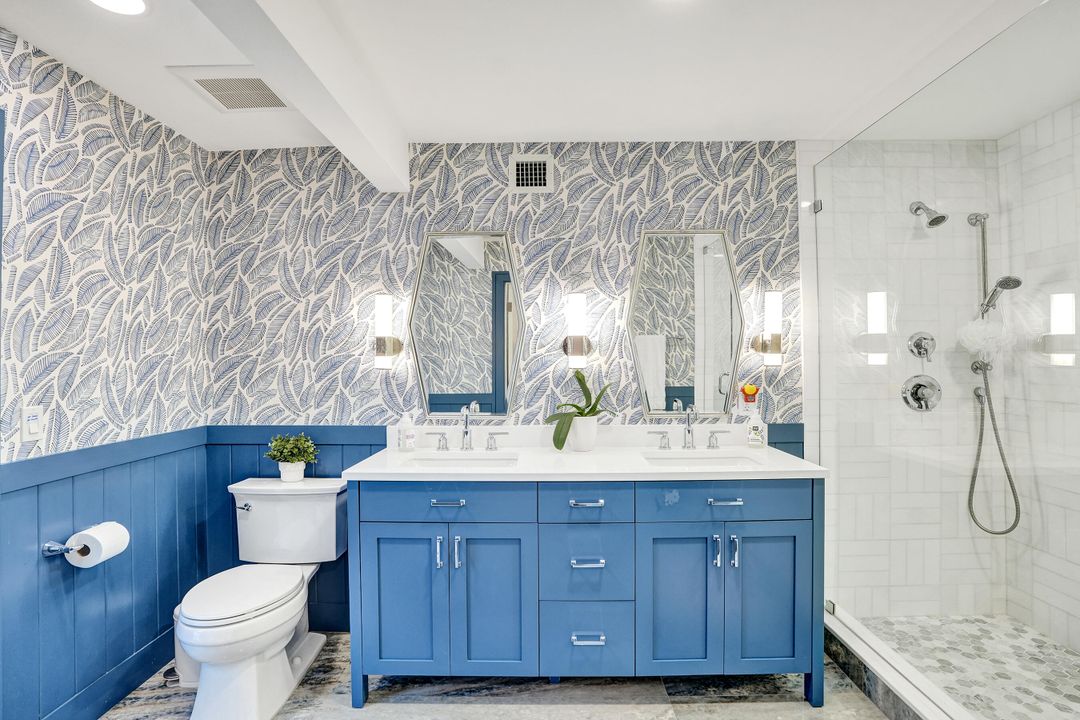 合同活跃: $1,699,900 (4 贝兹, 3 浴室, 2586 平方英尺)