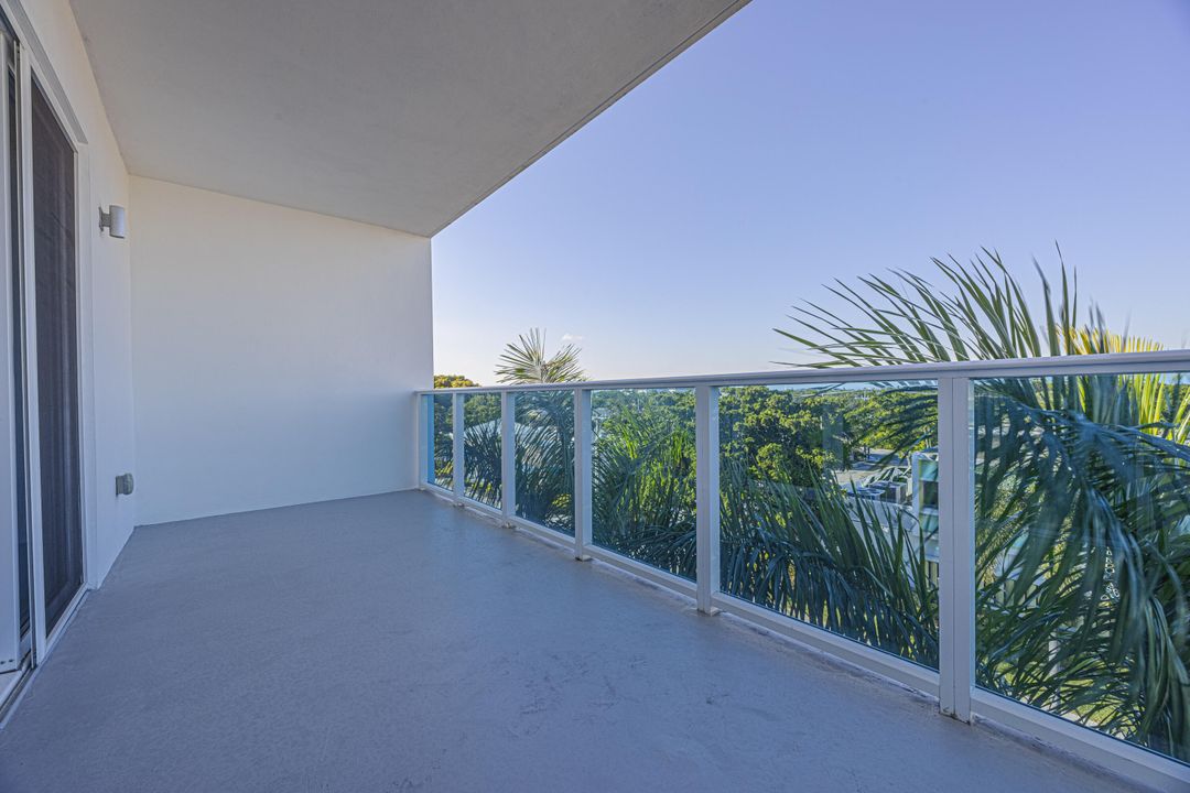 Под контрактом: $375,000 (1 спален, 1 ванн, 1032 Квадратных фут)