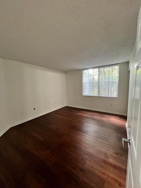 For Rent: $2,800 (2 beds, 2 baths, 1303 Square Feet)