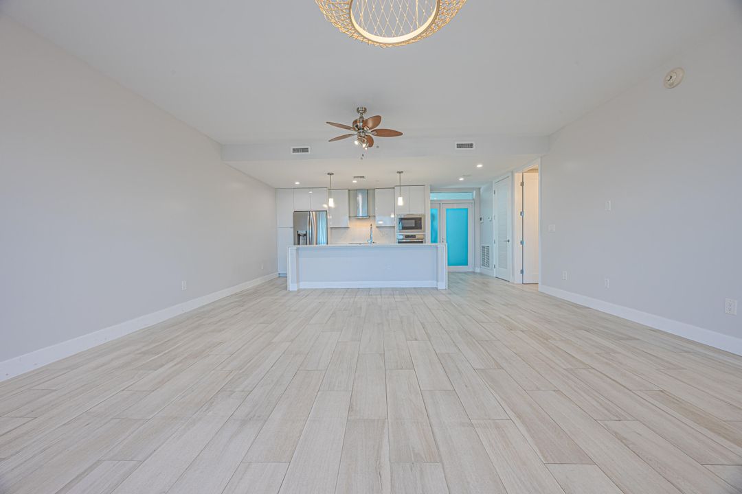 Под контрактом: $375,000 (1 спален, 1 ванн, 1032 Квадратных фут)