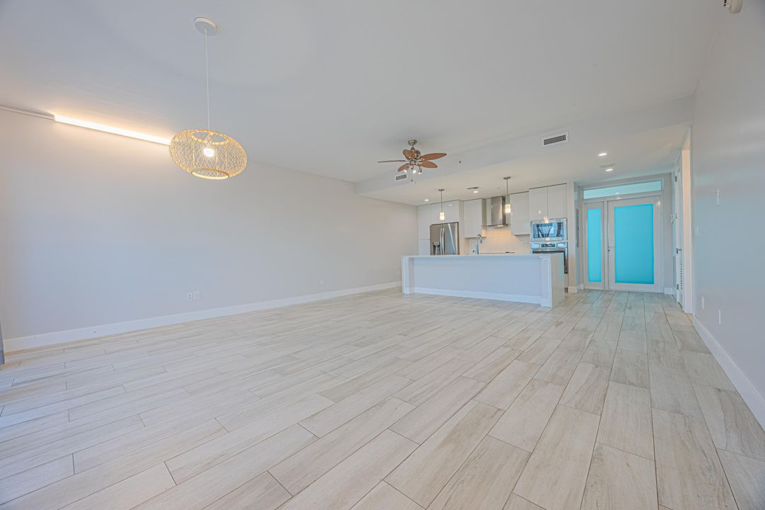 Под контрактом: $375,000 (1 спален, 1 ванн, 1032 Квадратных фут)