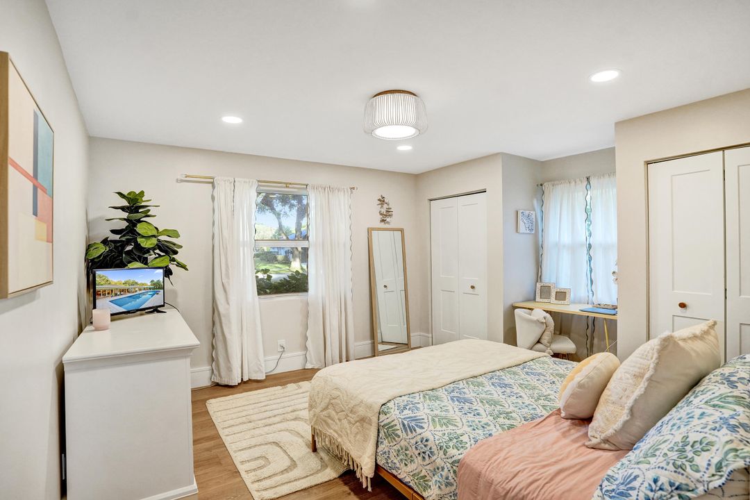 合同活跃: $1,699,900 (4 贝兹, 3 浴室, 2586 平方英尺)