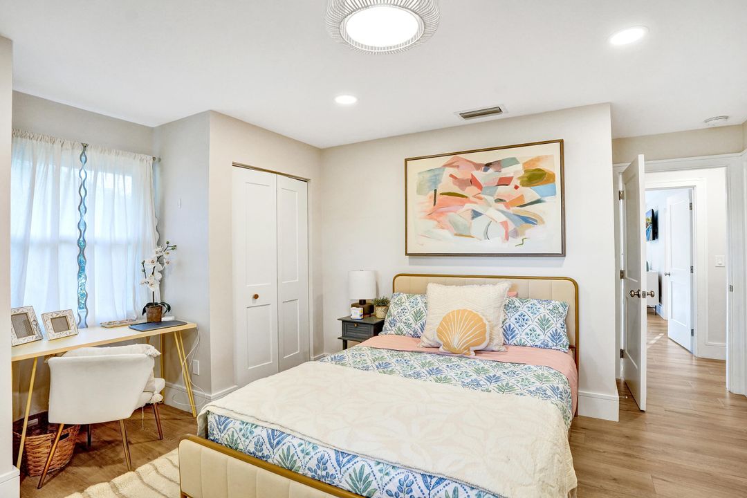 合同活跃: $1,699,900 (4 贝兹, 3 浴室, 2586 平方英尺)