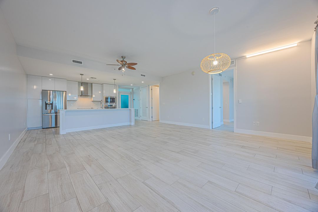 Под контрактом: $375,000 (1 спален, 1 ванн, 1032 Квадратных фут)