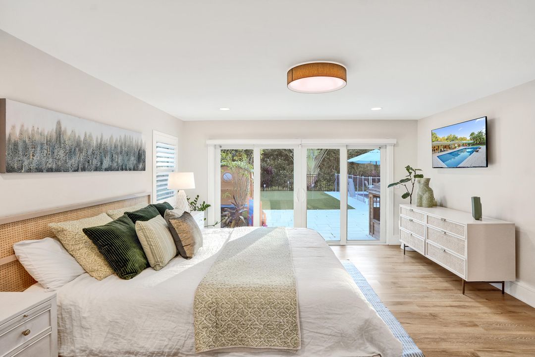 合同活跃: $1,699,900 (4 贝兹, 3 浴室, 2586 平方英尺)