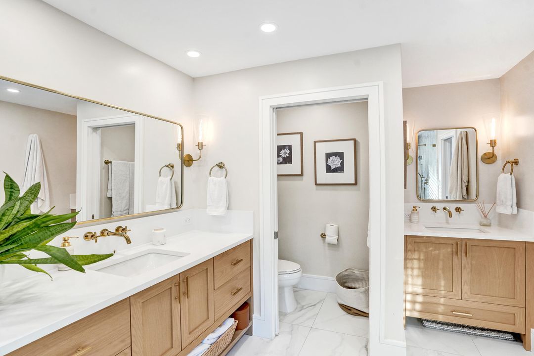 合同活跃: $1,699,900 (4 贝兹, 3 浴室, 2586 平方英尺)