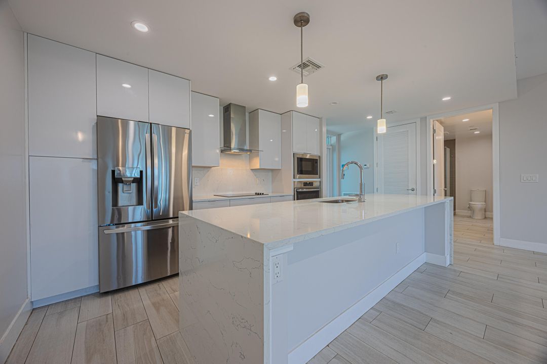 Под контрактом: $375,000 (1 спален, 1 ванн, 1032 Квадратных фут)