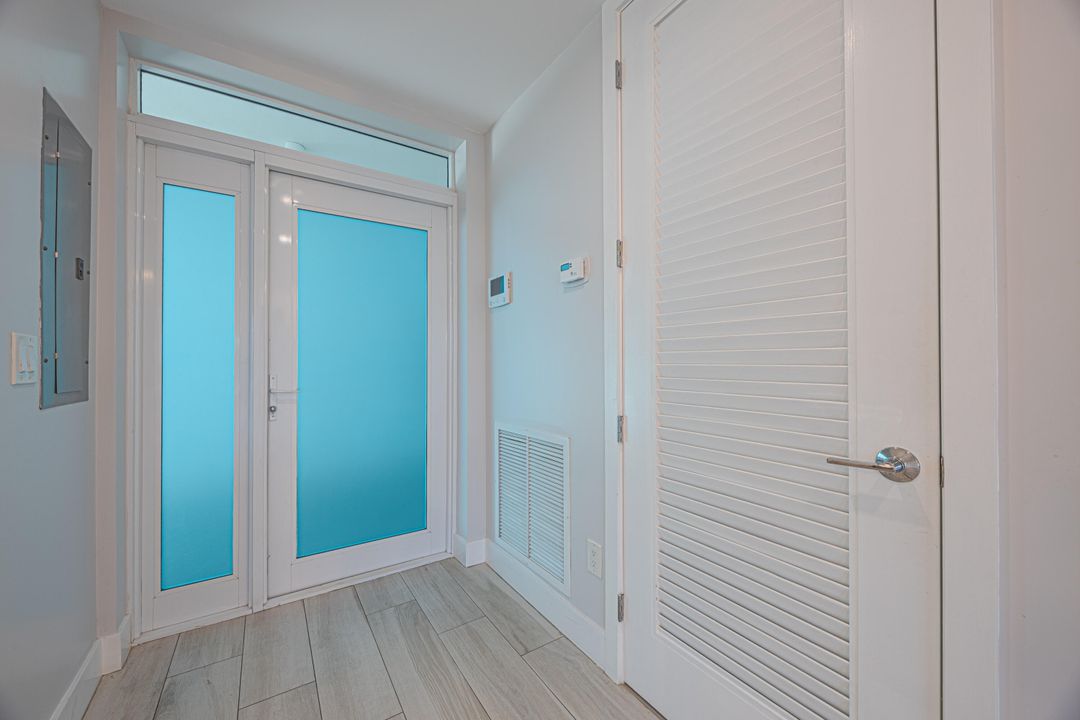 Под контрактом: $375,000 (1 спален, 1 ванн, 1032 Квадратных фут)