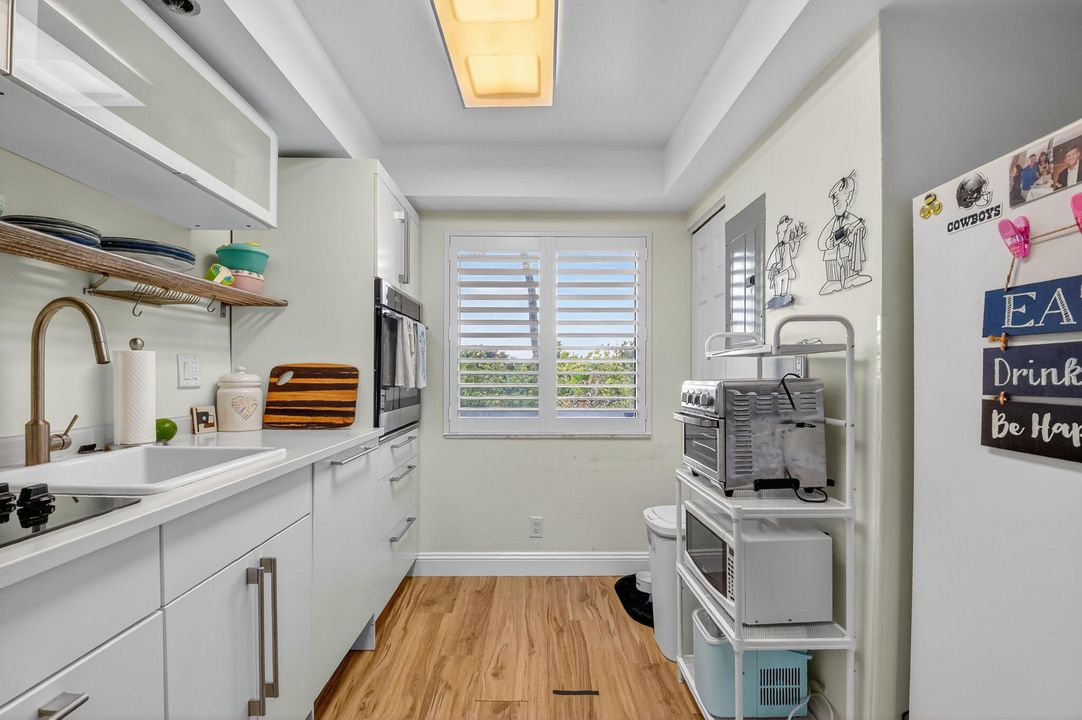 待售: $235,000 (2 贝兹, 2 浴室, 1042 平方英尺)