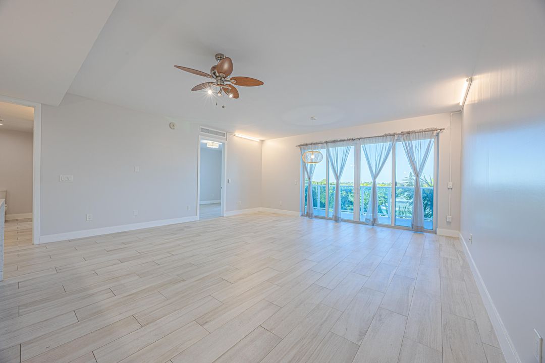 Под контрактом: $375,000 (1 спален, 1 ванн, 1032 Квадратных фут)