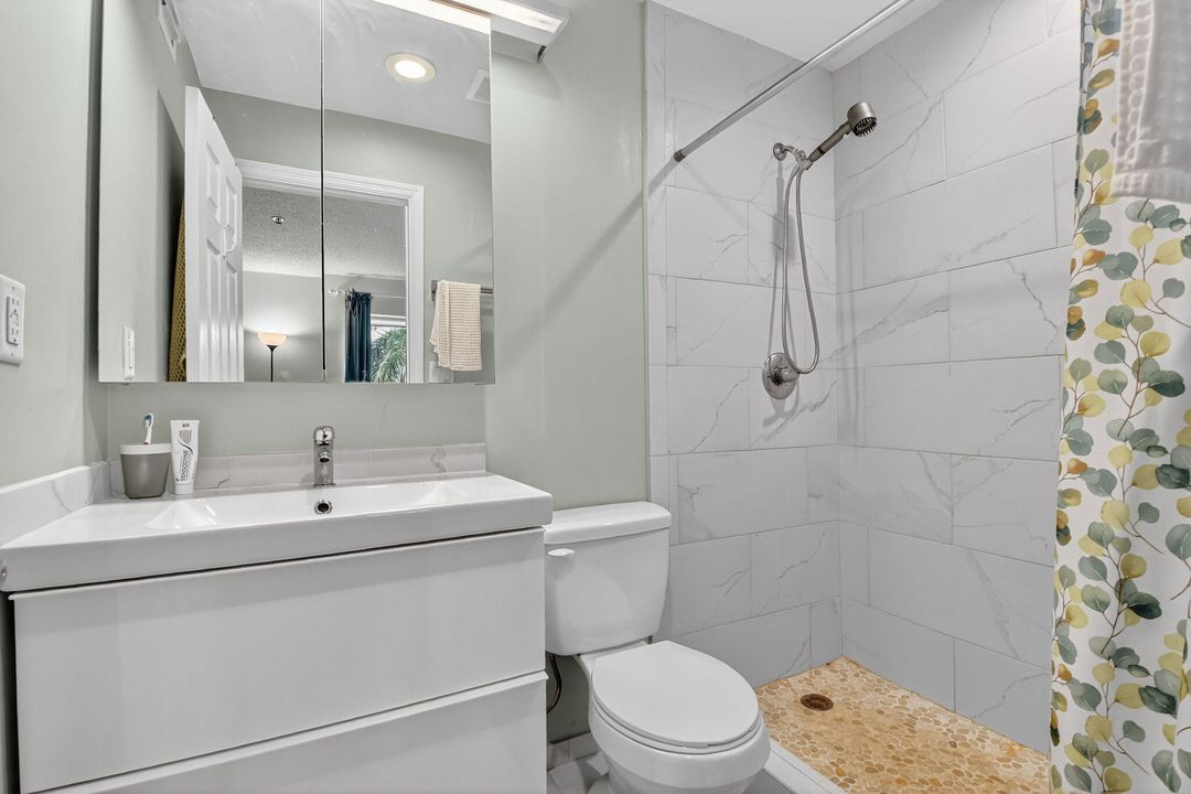 待售: $235,000 (2 贝兹, 2 浴室, 1042 平方英尺)