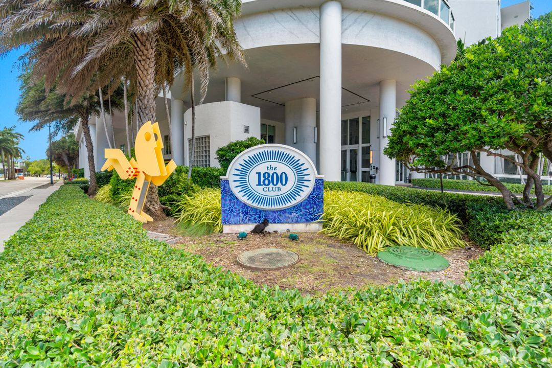 For Sale: $395,000 (1 beds, 1 baths, 841 Square Feet)