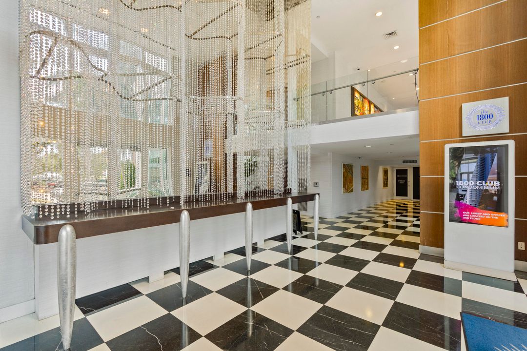 For Sale: $395,000 (1 beds, 1 baths, 841 Square Feet)