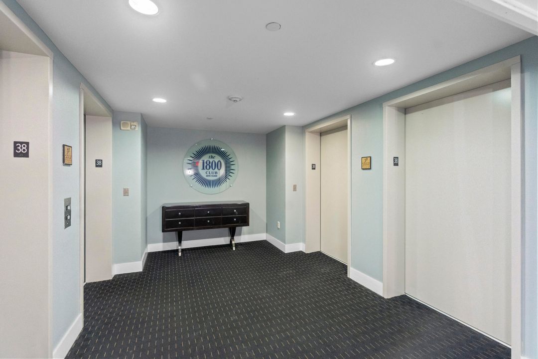 For Sale: $395,000 (1 beds, 1 baths, 841 Square Feet)