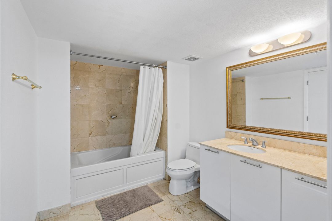 For Sale: $395,000 (1 beds, 1 baths, 841 Square Feet)