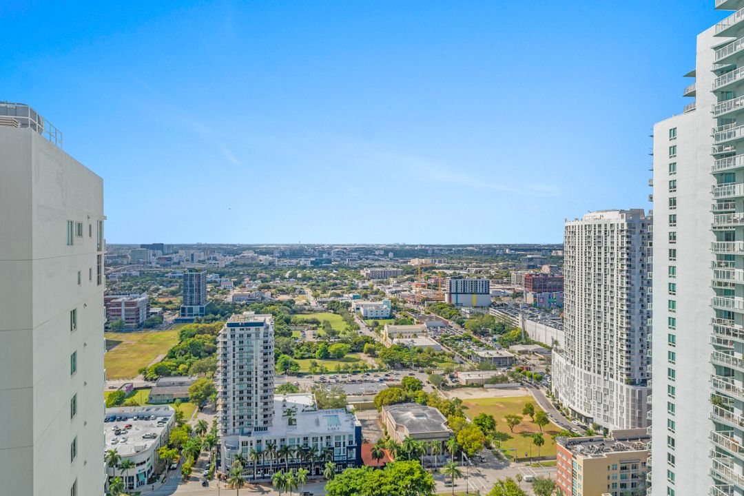 For Sale: $395,000 (1 beds, 1 baths, 841 Square Feet)