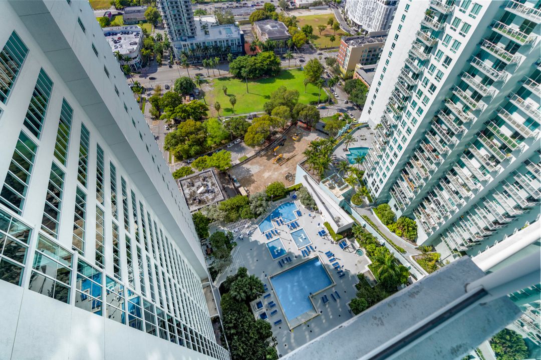 For Sale: $395,000 (1 beds, 1 baths, 841 Square Feet)