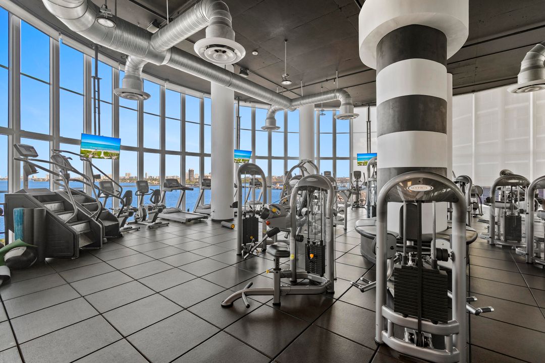 For Sale: $395,000 (1 beds, 1 baths, 841 Square Feet)