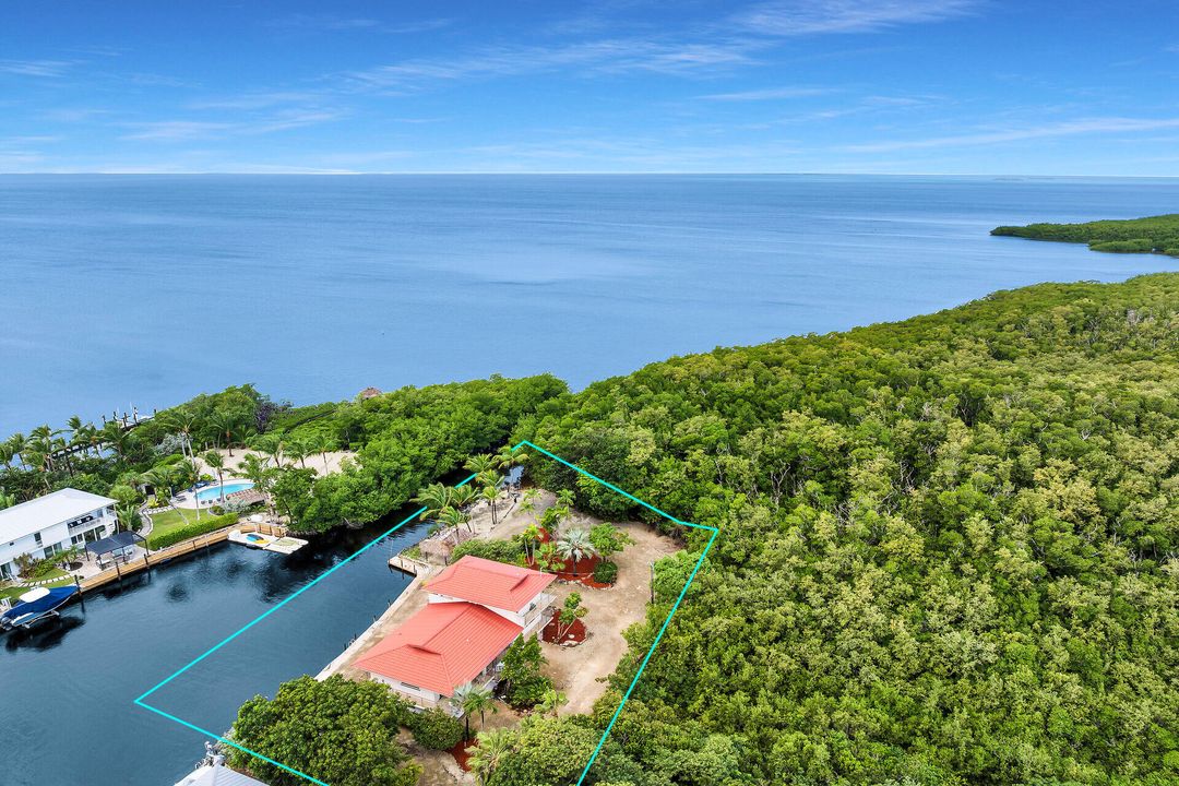 For Sale: $2,800,000 (2 beds, 2 baths, 1509 Square Feet)