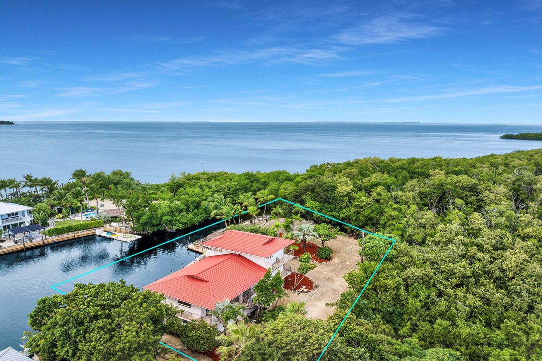 For Sale: $2,800,000 (2 beds, 2 baths, 1509 Square Feet)