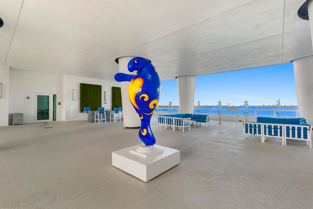 For Sale: $395,000 (1 beds, 1 baths, 841 Square Feet)