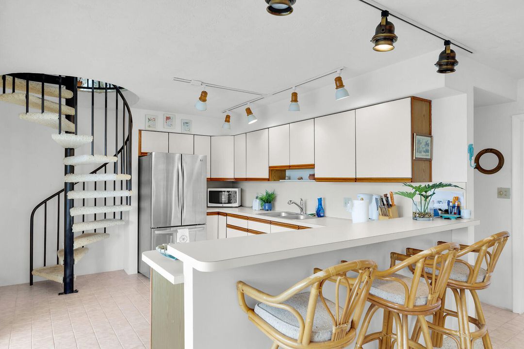 For Sale: $2,800,000 (2 beds, 2 baths, 1509 Square Feet)