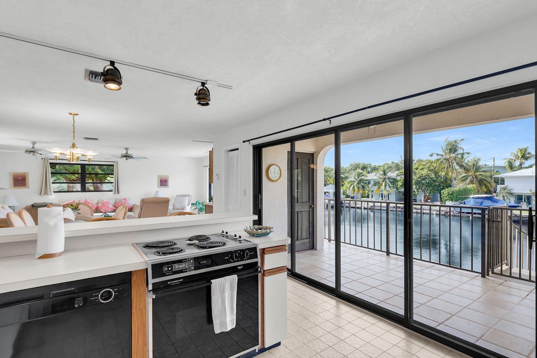 For Sale: $2,800,000 (2 beds, 2 baths, 1509 Square Feet)