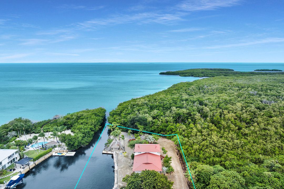 For Sale: $2,800,000 (2 beds, 2 baths, 1509 Square Feet)