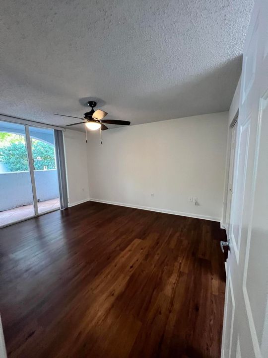 For Rent: $2,800 (2 beds, 2 baths, 1303 Square Feet)