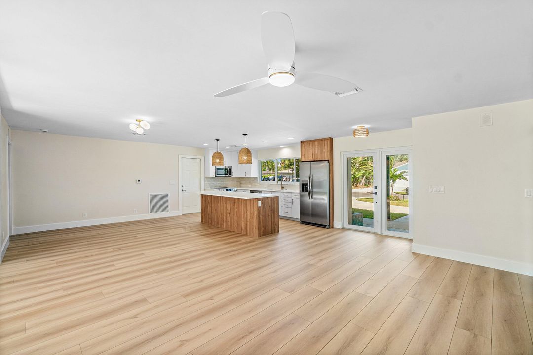 合同活跃: $775,000 (3 贝兹, 2 浴室, 1370 平方英尺)