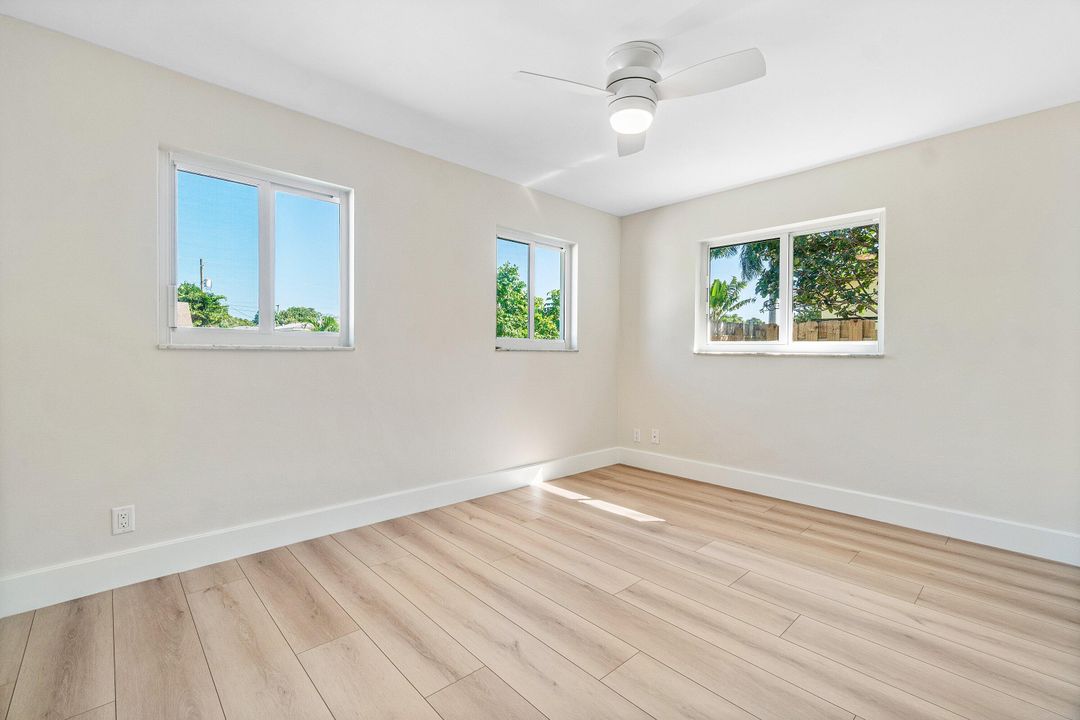 合同活跃: $775,000 (3 贝兹, 2 浴室, 1370 平方英尺)