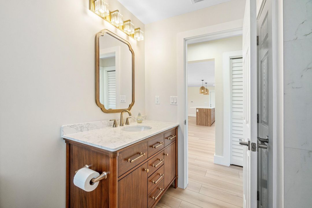 合同活跃: $775,000 (3 贝兹, 2 浴室, 1370 平方英尺)