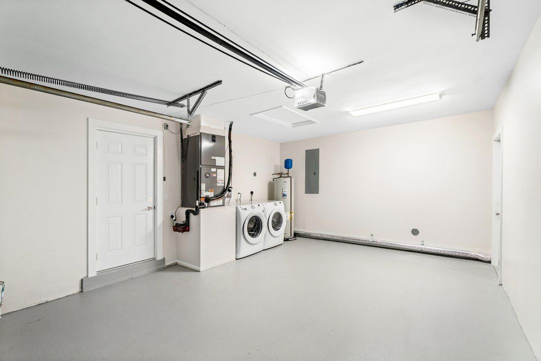 合同活跃: $775,000 (3 贝兹, 2 浴室, 1370 平方英尺)