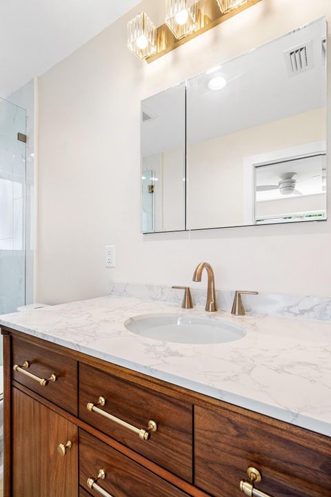 合同活跃: $775,000 (3 贝兹, 2 浴室, 1370 平方英尺)