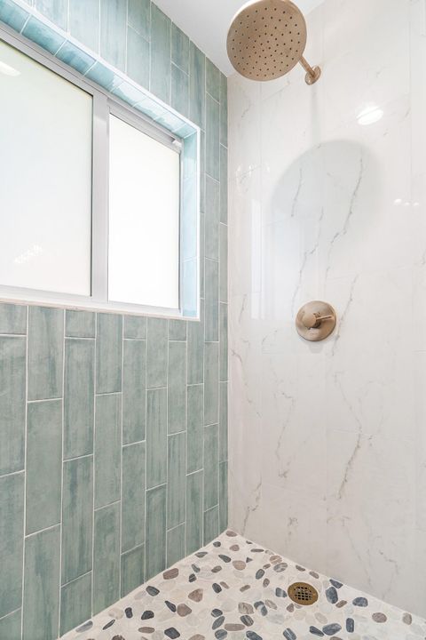 合同活跃: $775,000 (3 贝兹, 2 浴室, 1370 平方英尺)