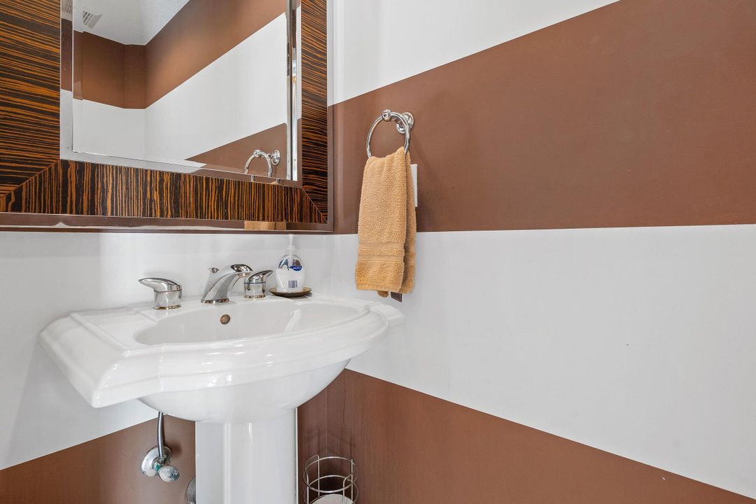 出租: $7,000 (3 贝兹, 3 浴室, 1709 平方英尺)